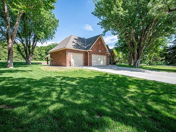 3rd image of 10512 Highview Dr