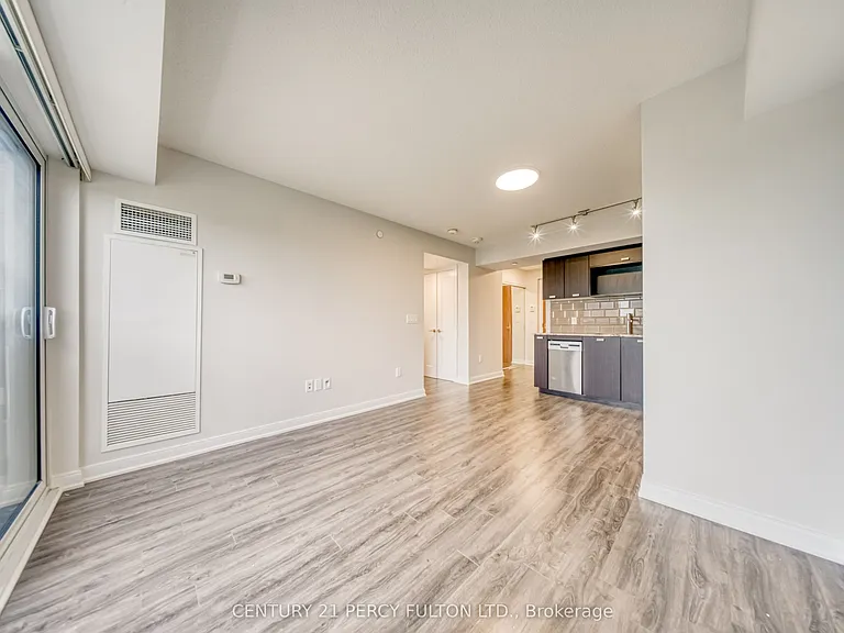 275 Village Green Sq #420 — Photo 15