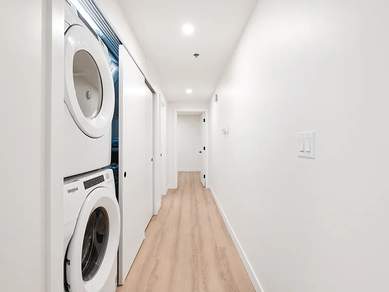 260 Wellington Cres #11 — Photo 12