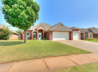1612 Dorothy Dr, Moore, OK 73170