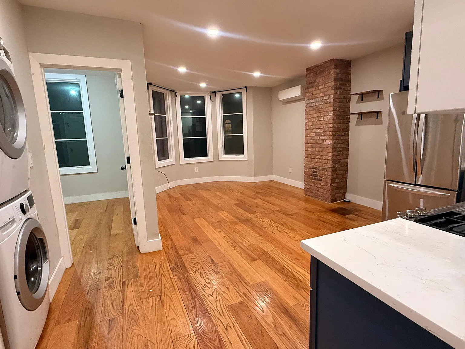 90 Graham Street — Photo 3