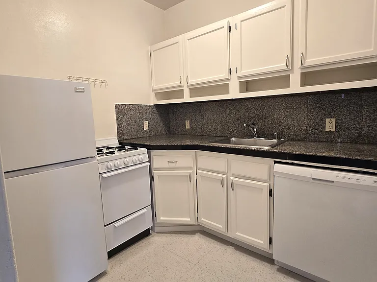 718 Santa Rita Pl #B — Photo 5