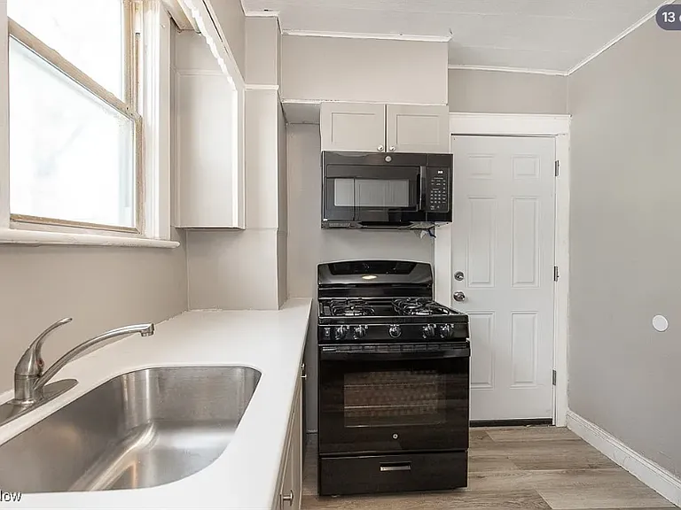 1045 Carlyon Rd #1 — Photo 11