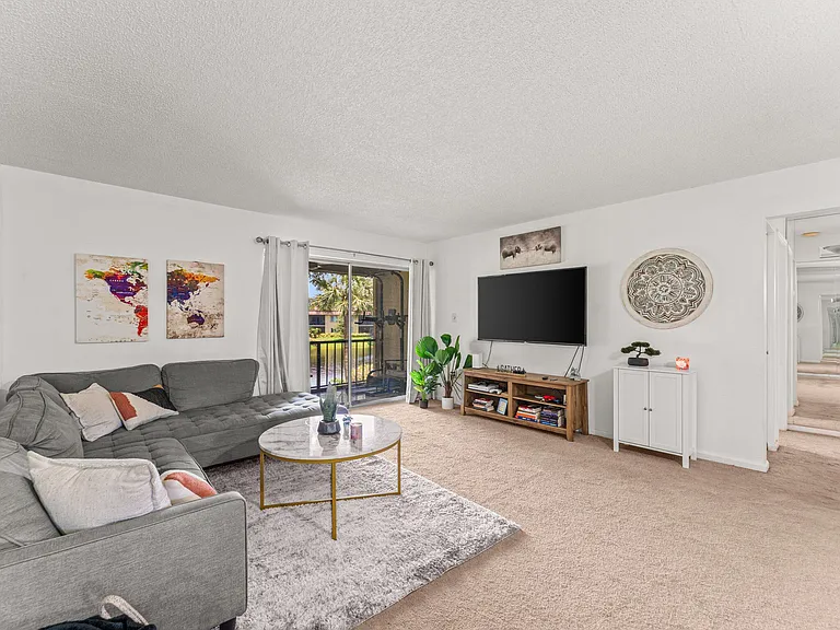 866 SW 9th Ave #201 — Photo 4