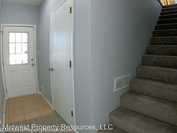 3rd image of 530 NW Fieldcrest Dr