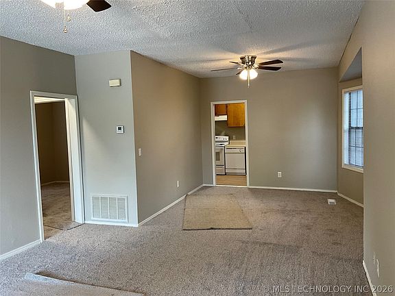 3rd image of 1313 S Quincy Ave