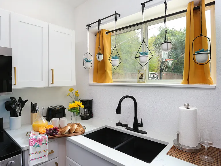 E Courtland Pl — Photo 6