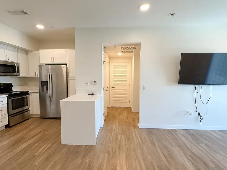La Perla Apartments — Photo 8