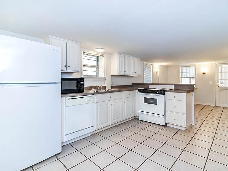 583 N Assembly Dr #2 — Photo 5