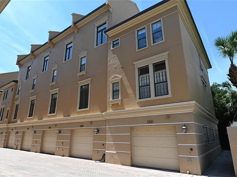 2201 Soho Bay Ct — Photo 2