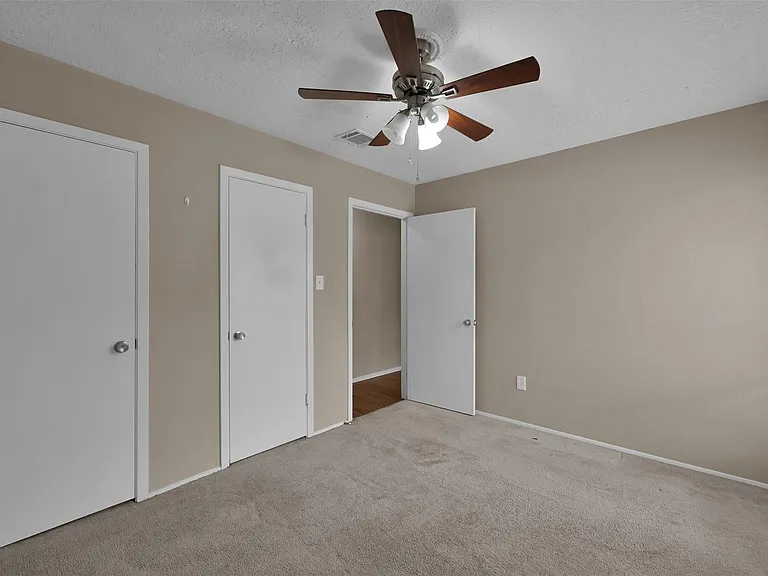 16858 Gleneagle Dr N — Photo 23