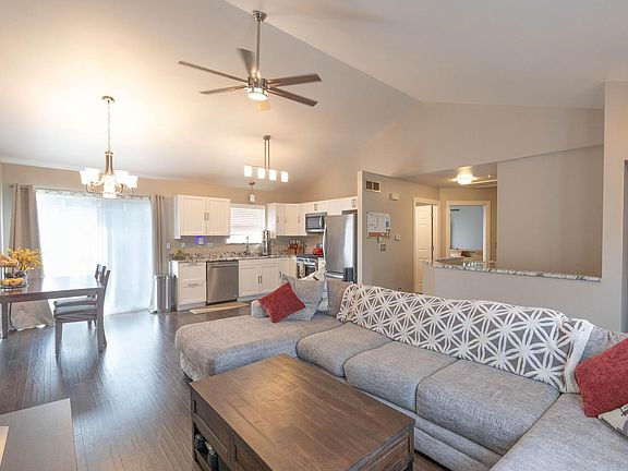 4th image of 206 Sterling COURT