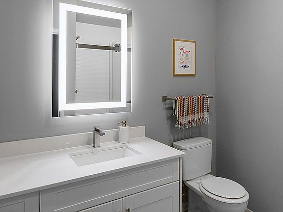 third-bloomington-gallery-apt-14