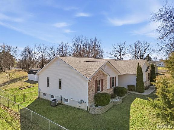 4th image of 212 Old Troy Rd