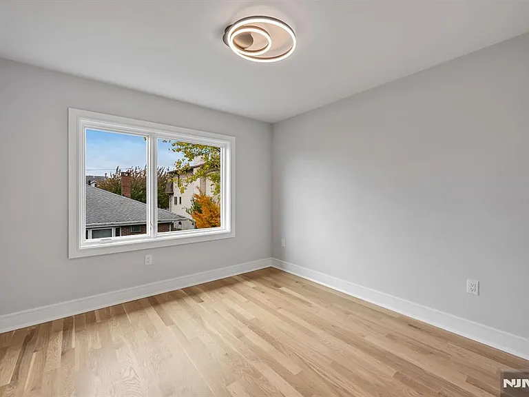 2449 Camner St — Photo 34