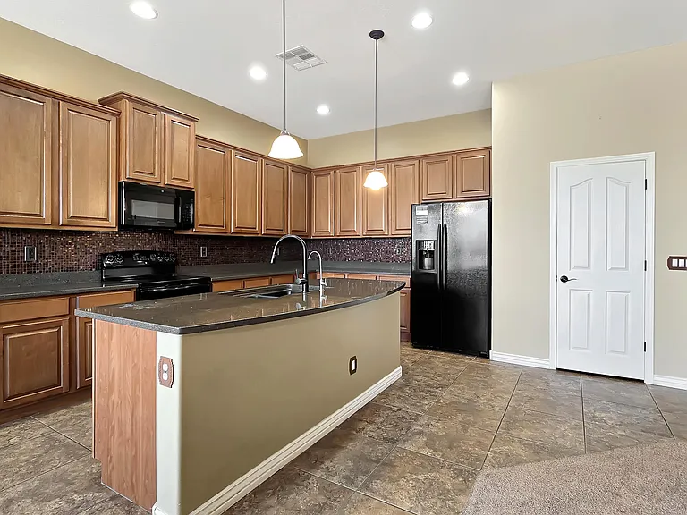 13637 S 175th Dr — Photo 12