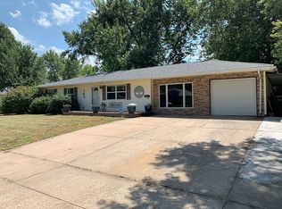 3329 SW Kiowa St, Topeka, KS 66614