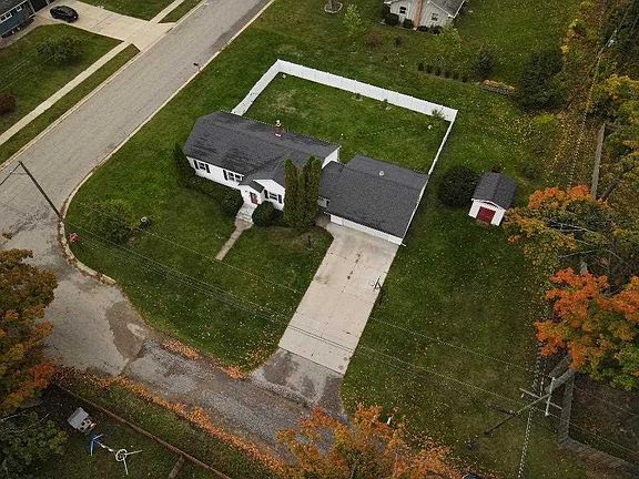 4th image of 320 Bailey Ave