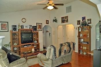 4th image of 9025 Woodland Way N