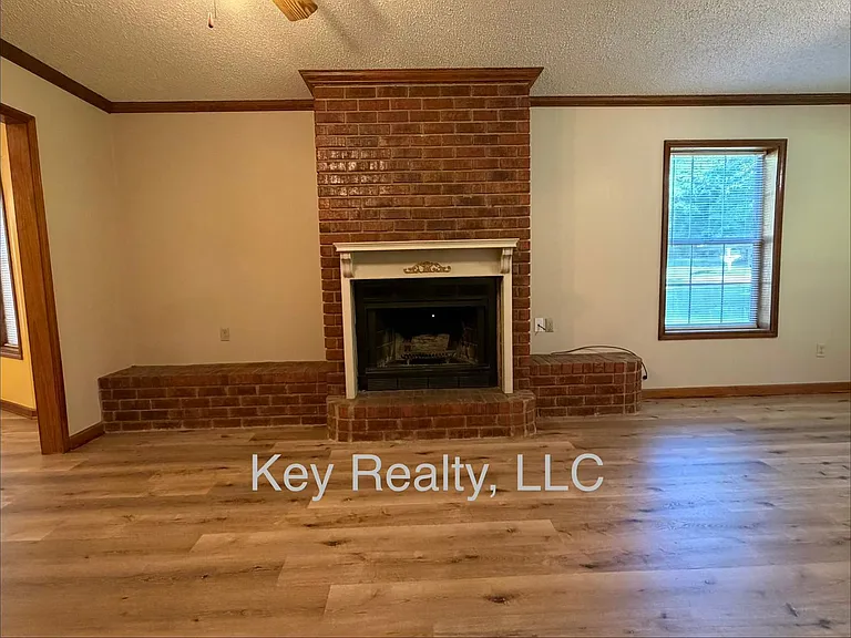 108 Lake Dr — Photo 4