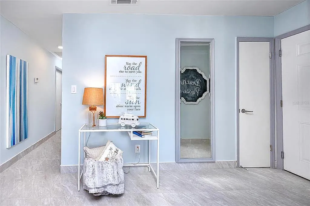 2 bed, 1018 sqft, $2,600 — Photo 4