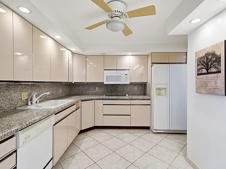 3900 Galt Ocean Dr #1116 — Photo 8