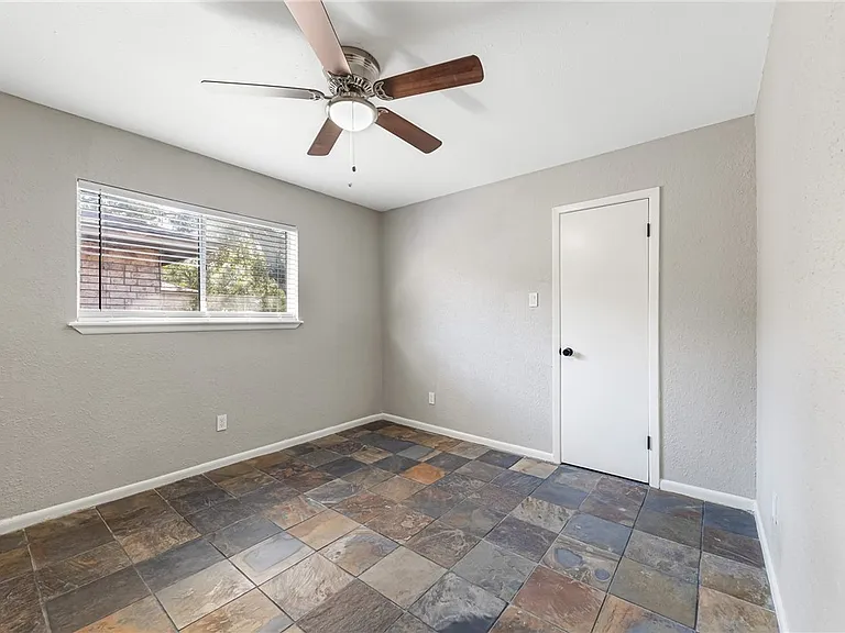 5038 Crestwick — Photo 7