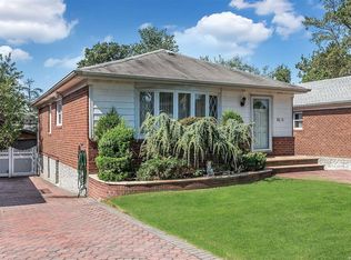 46-14 247th St, Douglaston, NY 11362