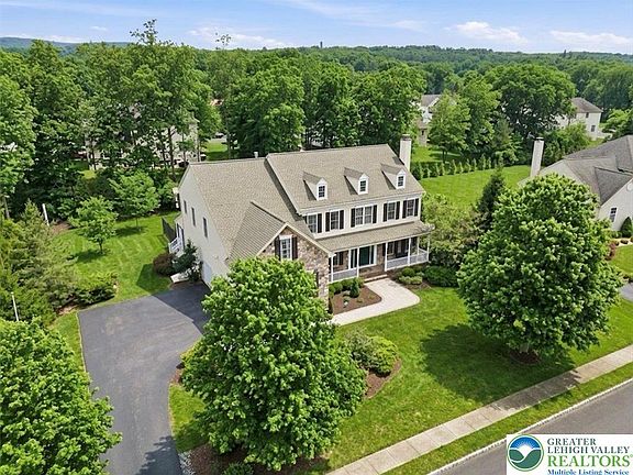 4th image of 718 Cypress Dr