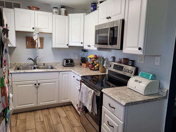 3rd image of 900 E 25th St