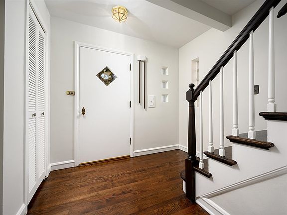 4th image of 1109 Blanchan Ave