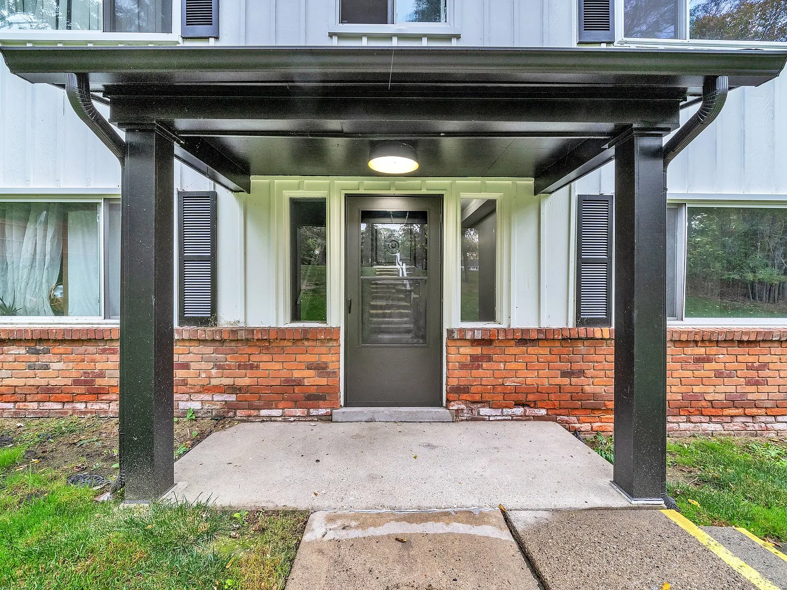 Lysander Apartments — Photo 3