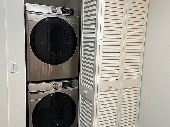 4th image of 425 NE 35th Ct #1