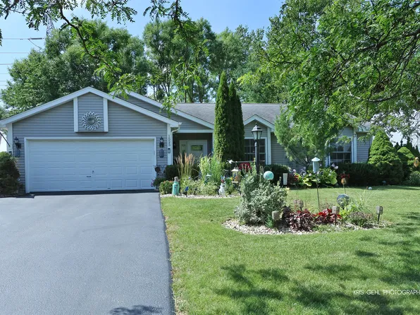 1525 Southport Ct, Zion, IL 60099