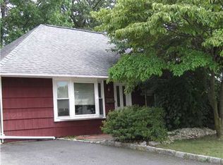 8 Stiles Rd, Edison, NJ 08817