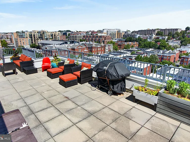 2020 12th St NW #Penthouse 03 — Photo 33