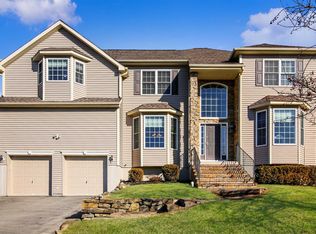 68 Stratford Dr, Poughkeepsie, NY 12603