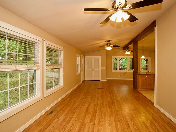4th image of 7 Newton Ln