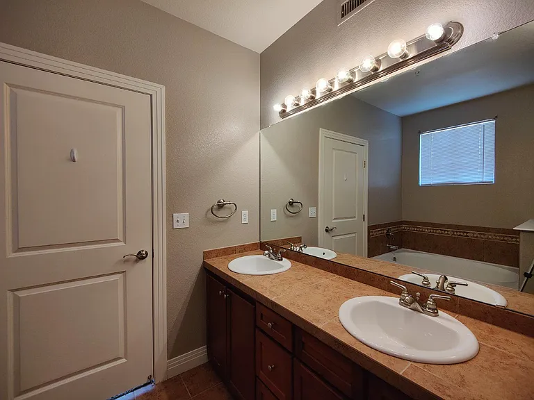 9019 E Panorama Cir #D-404 — Photo 11