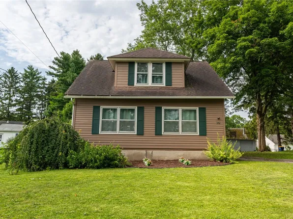 362 Vienna St, Palmyra, NY 14522