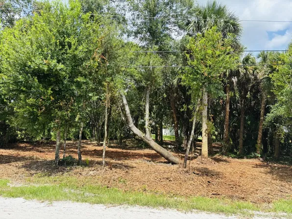 8825 93rd Avenue, Vero Beach, FL 32967