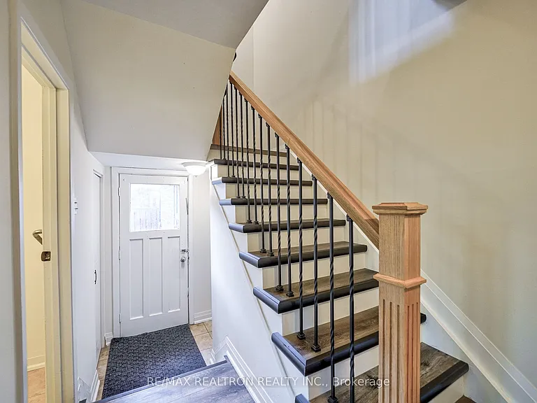 50 Axsmith Cres — Photo 35