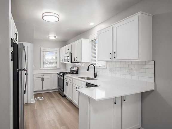 3rd image of 1000 King Ave