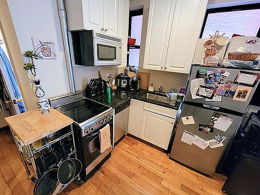 3rd image of 111 E 7th St #Xx