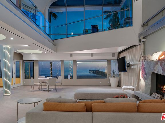 4th image of 3111 Ocean Front Walk