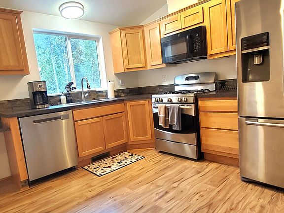 4th image of 35260 Redwood Dr