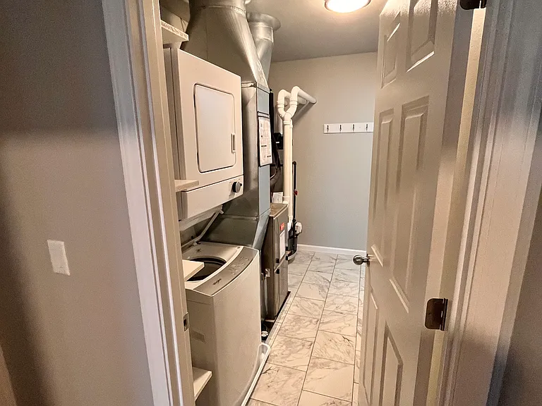 2720 Hazelnut Trl — Photo 8