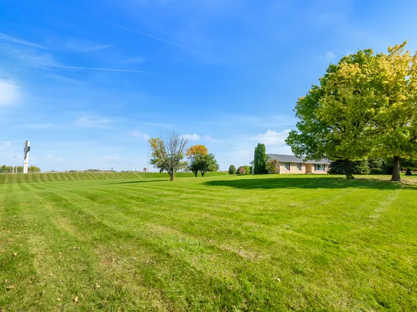 46W360 Woodview Pkwy, Hampshire, IL 60140