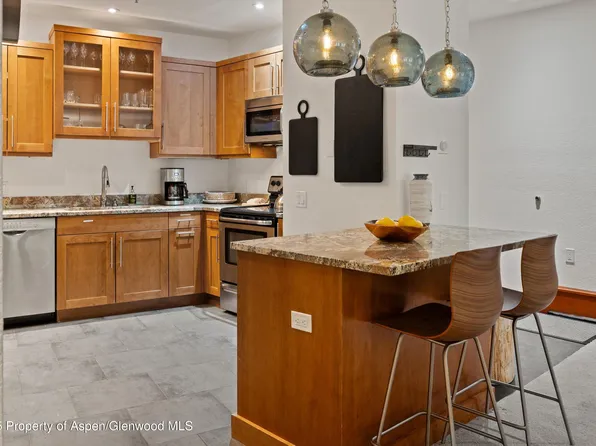 425 Wood Rd APT 19, Snowmass Village, CO 81615