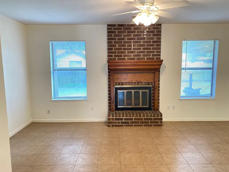 2733 Davis Ave — Photo 15